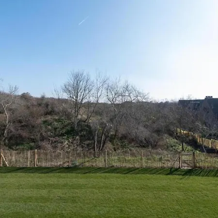 Romantic Coastal Escape *