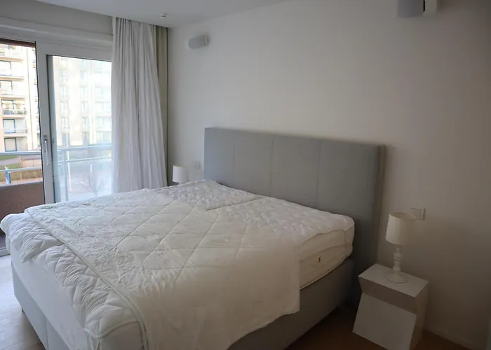 Romantic Coastal Escape *