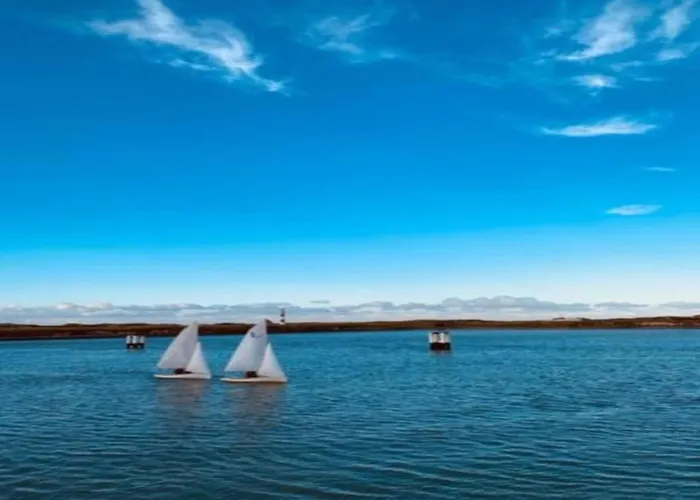 Apartment Romantic Coastal Escape