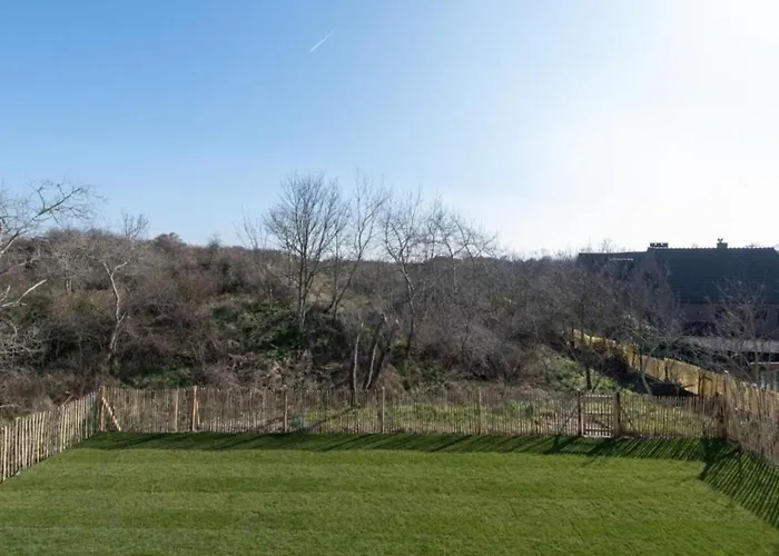 Romantic Coastal Escape *